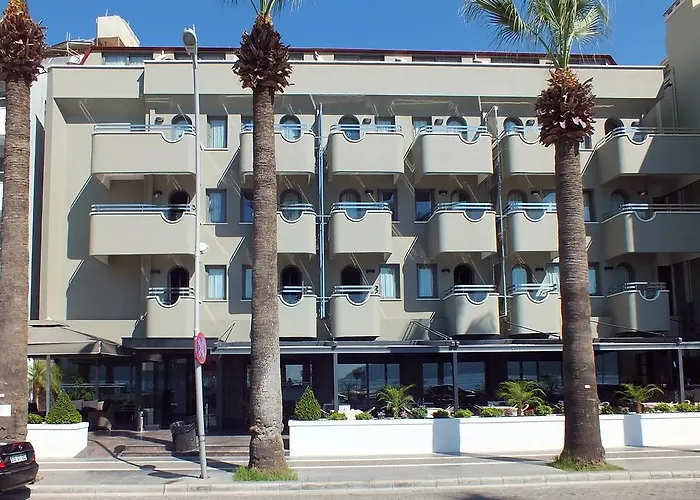 Candan Citybeach 酒店 马尔马里斯