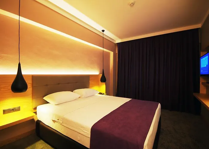 Candan Citybeach 3* 马尔马里斯